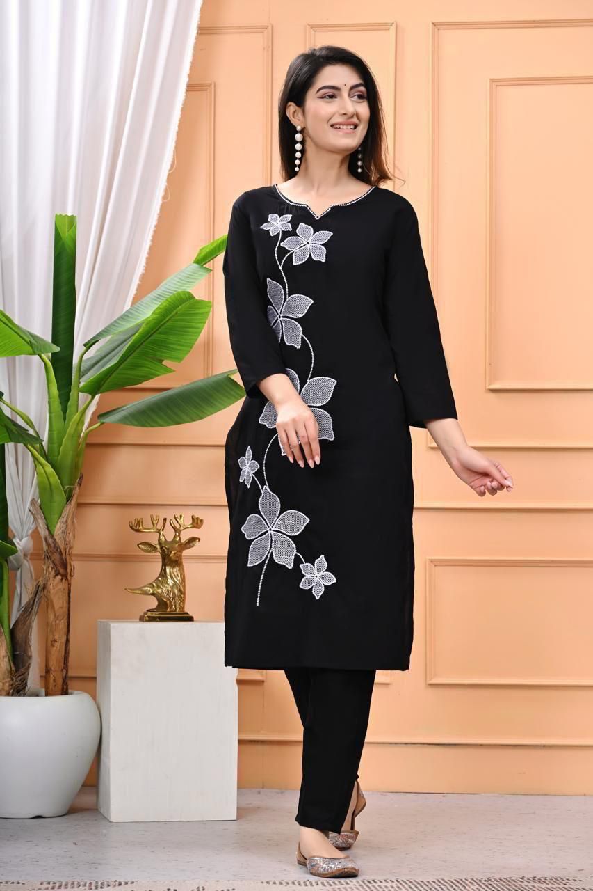Embroidered two-piece ethnic wear set - Image 3