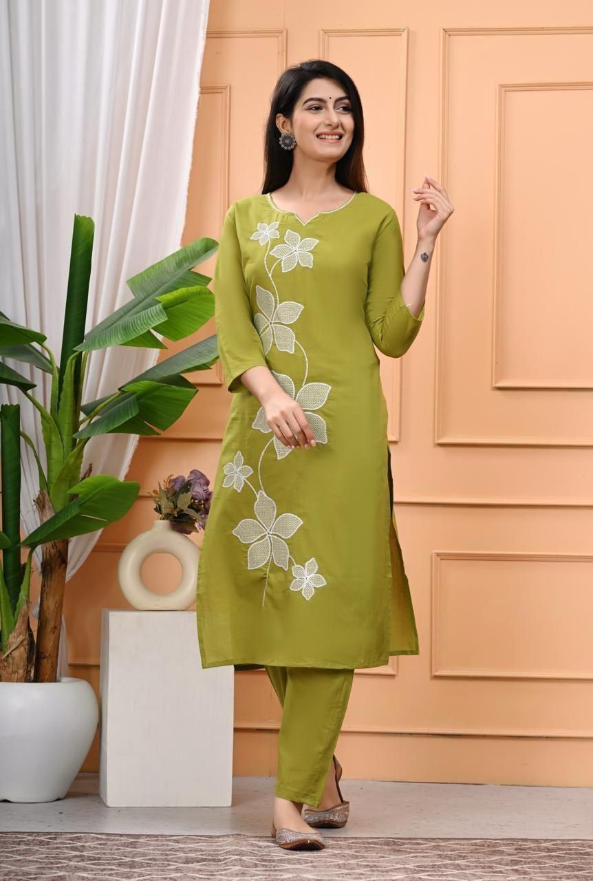 Embroidered two-piece ethnic wear set - Image 6