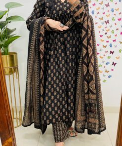 Alternative view of Luxury with our Black Alia style suit set