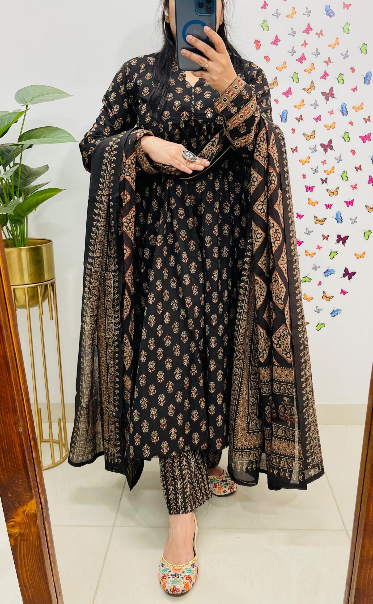 Luxury with our Black Alia style suit set - Image 2