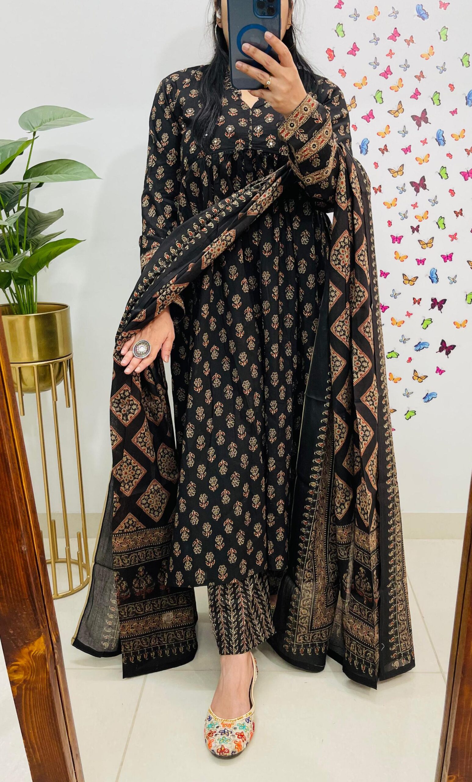 Luxury with our Black Alia style suit set - Image 3