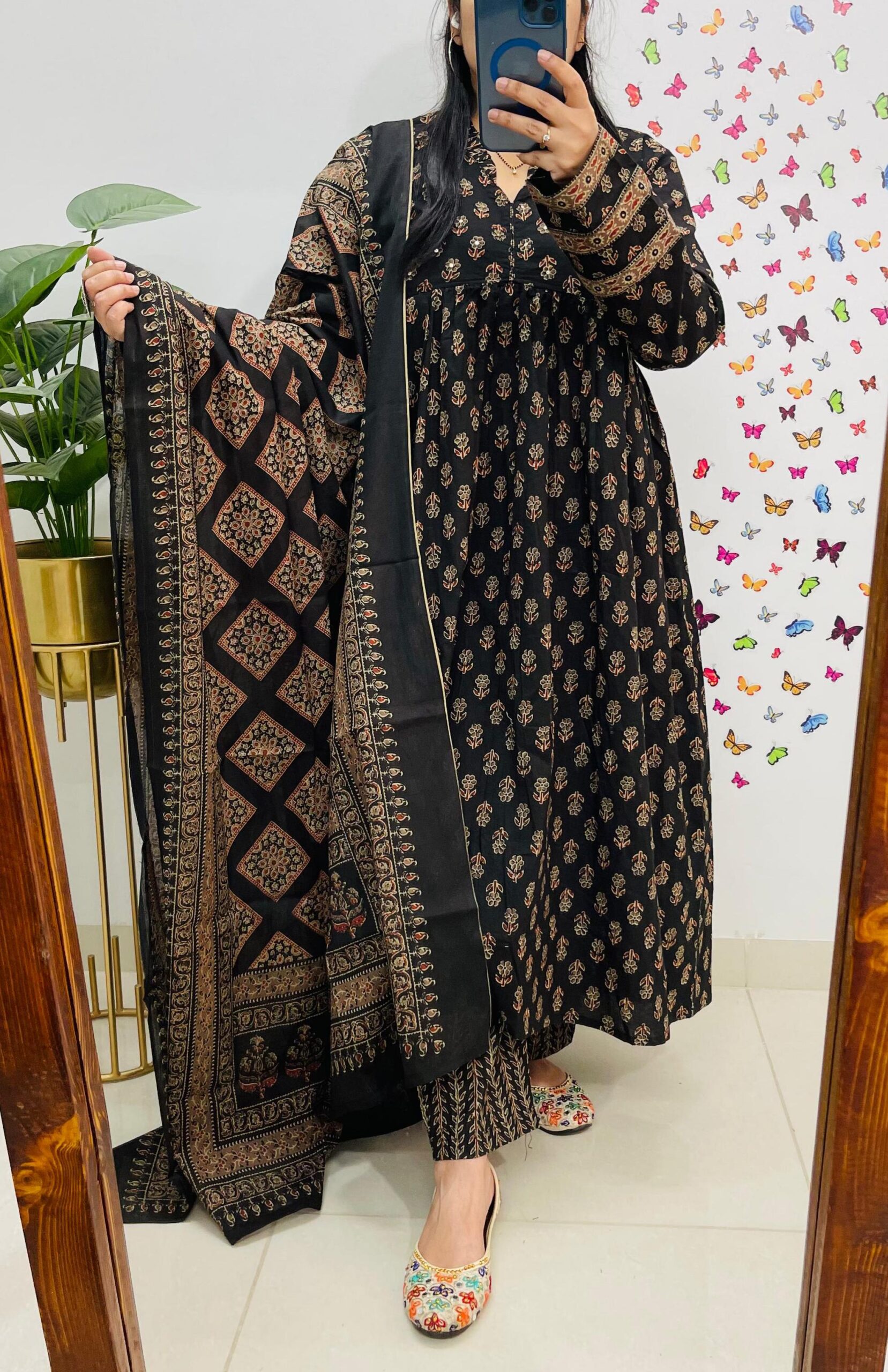Luxury with our Black Alia style suit set - Image 4