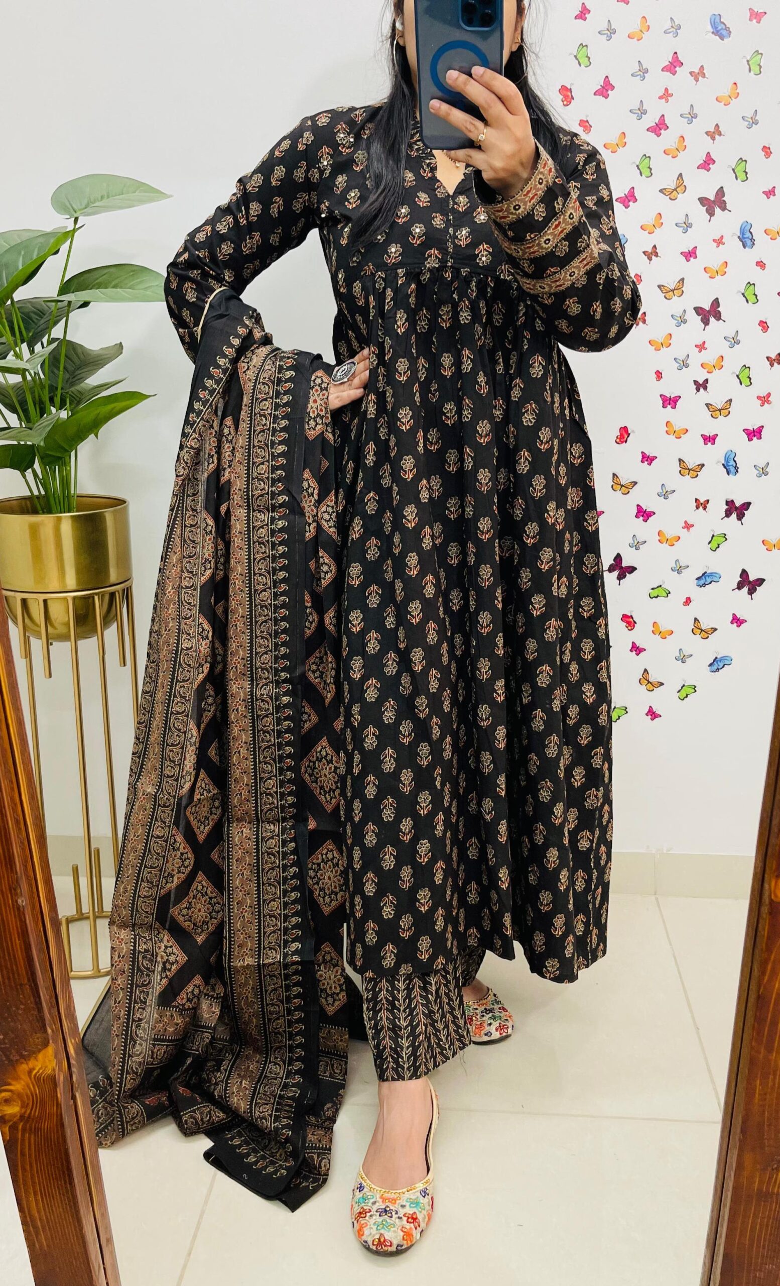 Luxury with our Black Alia style suit set - Image 5