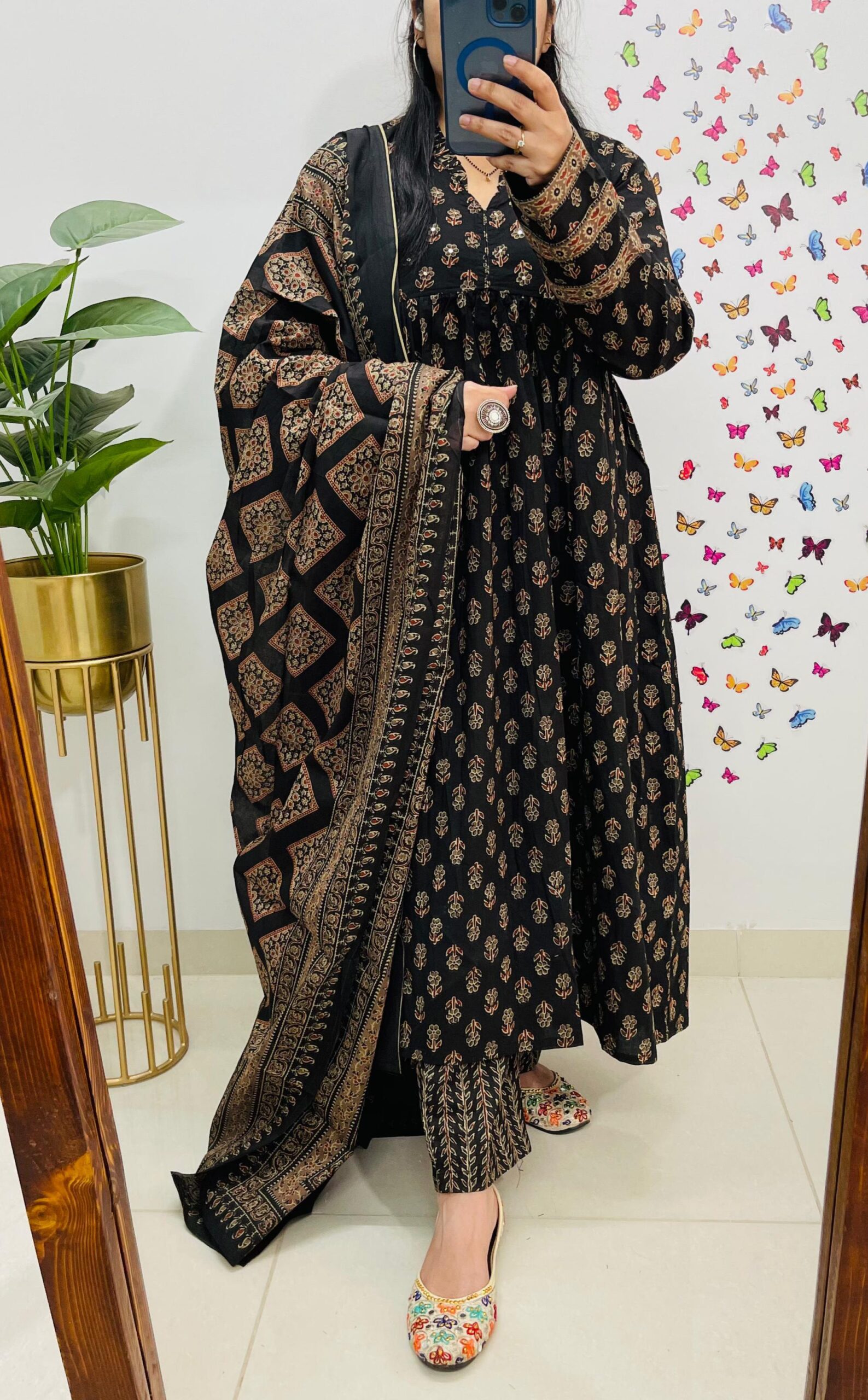 Luxury with our Black Alia style suit set - Image 7