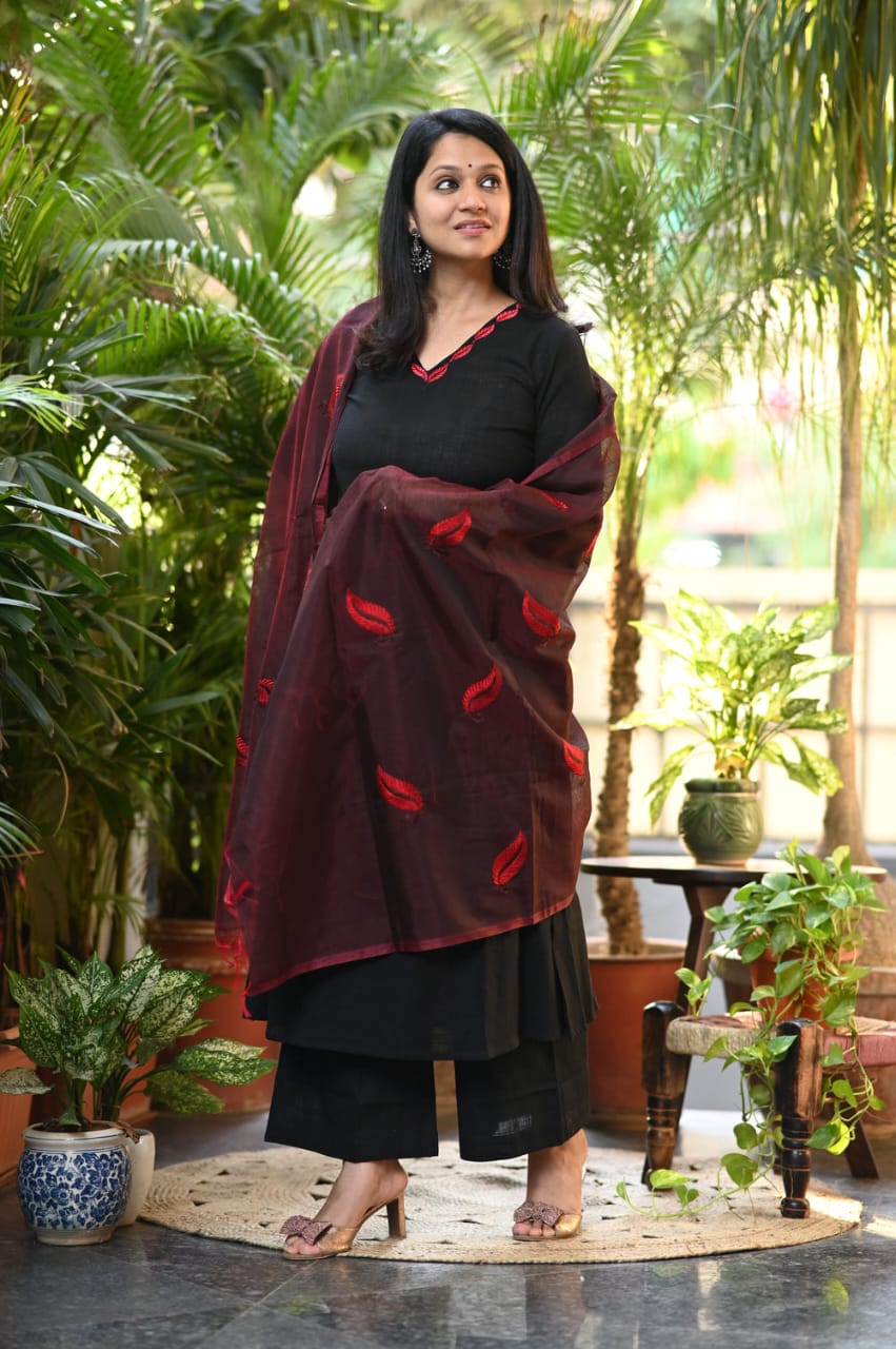 Elegant 3-Piece Suit Set Crafted from Premium Cotton Flex fabric - Image 4